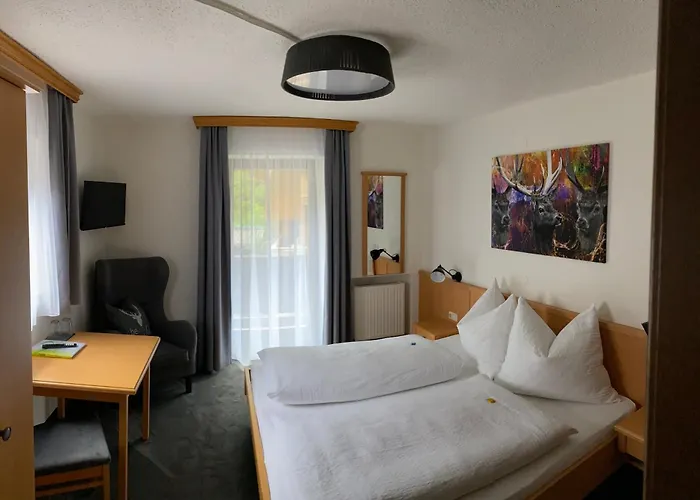 Dahoam Im Dorfheisl Bed and Breakfast 3*